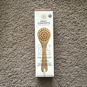 Daily Concepts Facial Dry Brush
